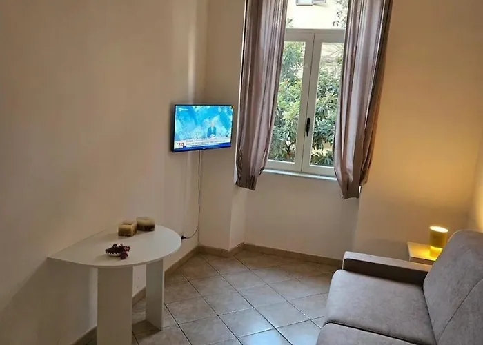 - 1 Piano Nel "palazzo Francesco" *